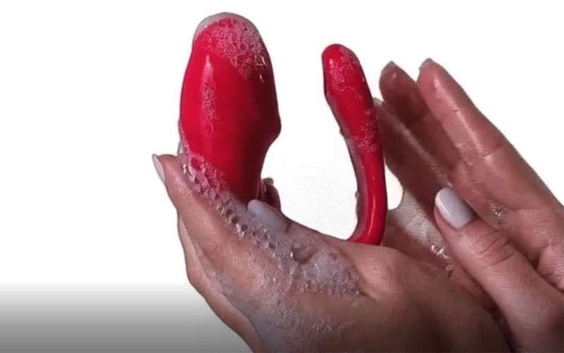 Vệ sinh trứng rung hai đầu Vibrator đúng cách